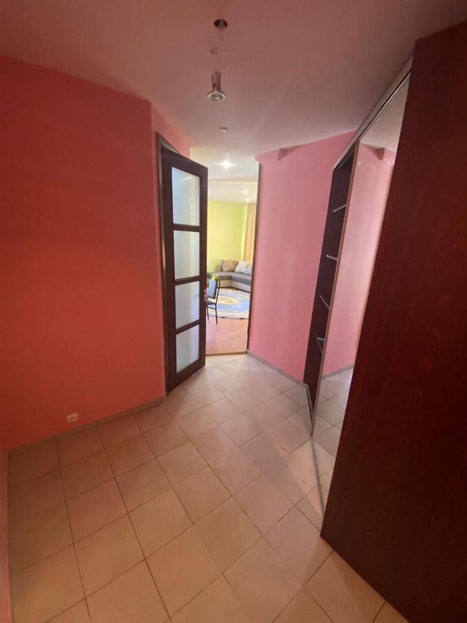 White New Apartments Ultracentral 2-Rooms In The Heart キシナウ エクステリア 写真