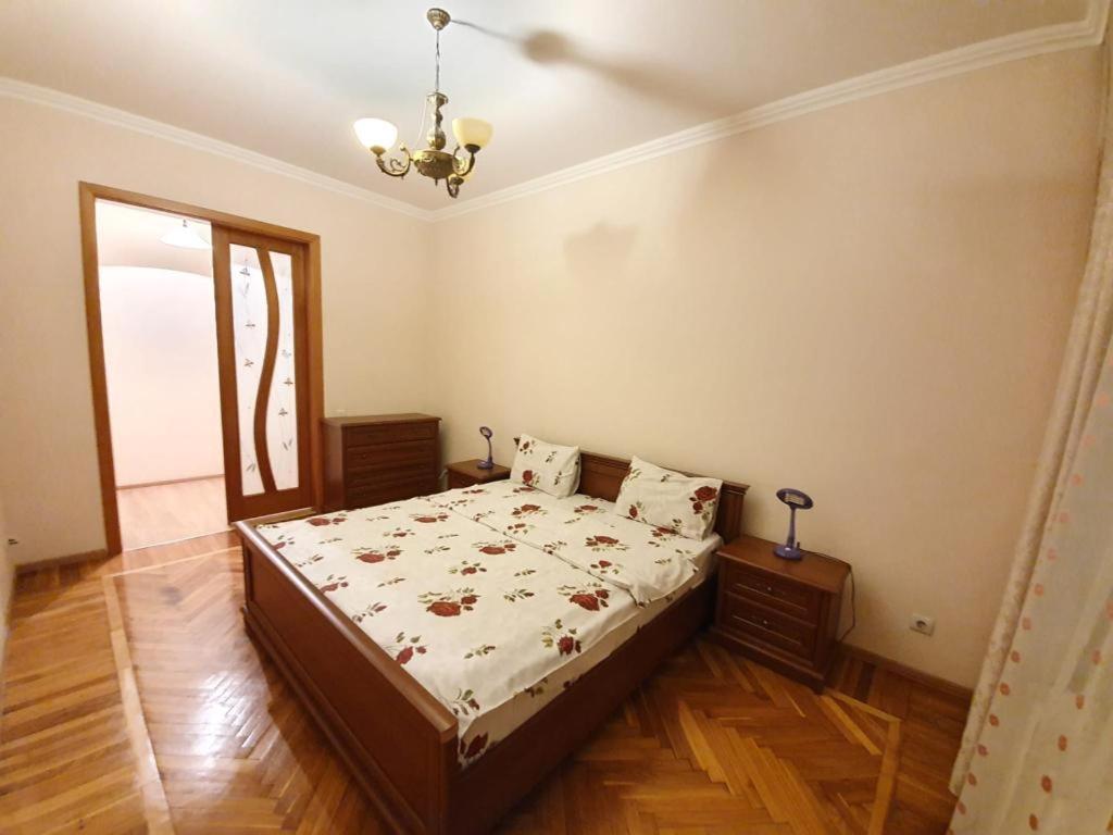 White New Apartments Ultracentral 2-Rooms In The Heart キシナウ エクステリア 写真