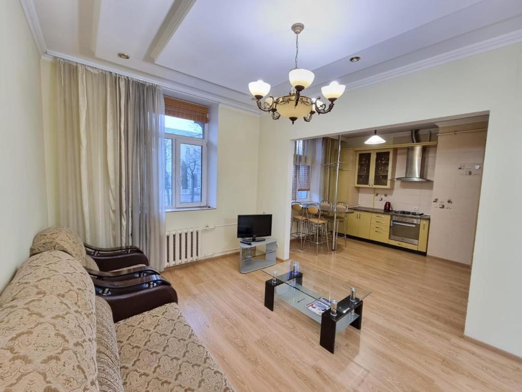 White New Apartments Ultracentral 2-Rooms In The Heart キシナウ エクステリア 写真