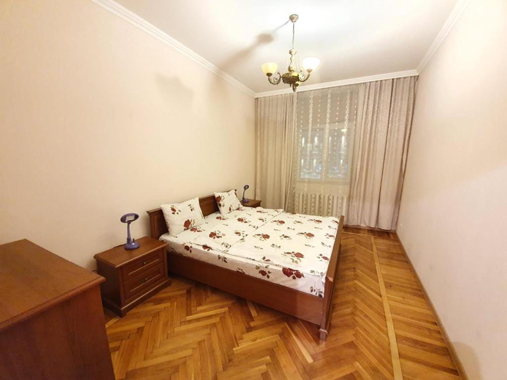 White New Apartments Ultracentral 2-Rooms In The Heart キシナウ エクステリア 写真
